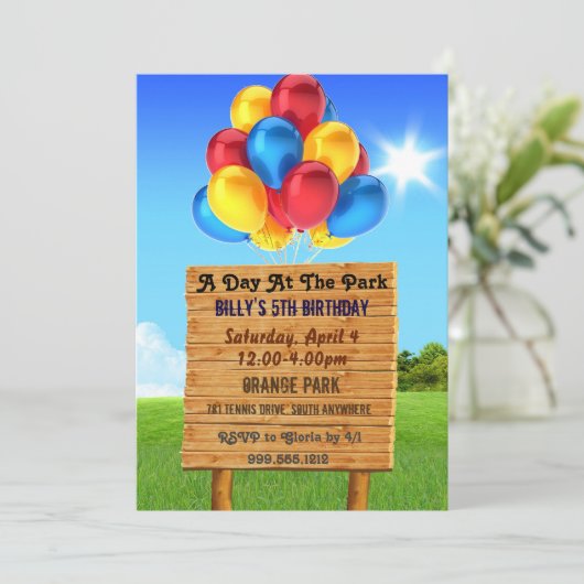 Dag bij de uitnodiging van de Park Birthday Party (Staand voorkant)