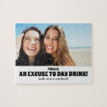 Dag Drink Excuus - Grappige bruidsmeisje voorstel  Legpuzzel<br><div class="desc">Twee vrienden foto grappige bruidsmeisje of meid van eer voorstel legpuzzel puzzels "Eindelijk,  een excuus voor de dag drink! Word jij mijn bruidsmeisje?"</div>