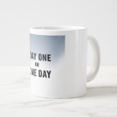Dag één of Eén dag Grote Koffiekop (Voorkant rechts)