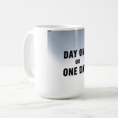 Dag één of Eén dag Koffiemok (Voorkant links)