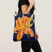 Dag Lily fine art sinaasappel en groene bloem Tote Bag (Dichtbij)