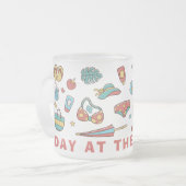 Dag op het strand - 2025 matglas koffiemok (Voorkant links)