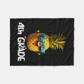 Dag van de 4e klas Vrede Uit 4e klas Grappig Gradu Fleece Deken (Voorkant (Horizontaal))