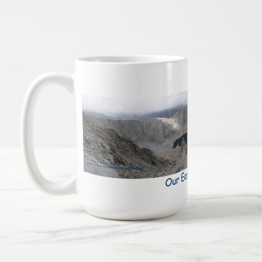 Dag van de Aarde 20xx Mok Solitaire Wandelaar (Links)