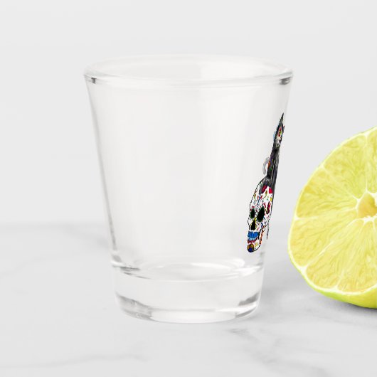 Dag van de dode kattensuikerschedel en vlinder shot glas (Links)