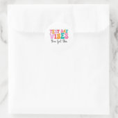 Dag Vibes Groovy Testing Day Docent Student Vrouwe Ronde Sticker (Tas)