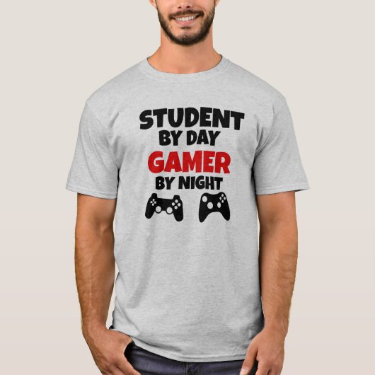 Dagelijks student, 's nachts Gamer T-shirt (Voorkant)