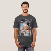 DAGELIJKS ZIJN ER 911 T-SHIRT (Voorkant volledig)