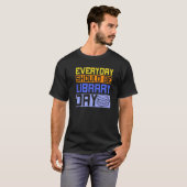 Dagelijkse bibliotheek t-shirt (Voorkant volledig)