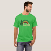 Dagelijkse regenboogpekelontwerp op Aarde T-shirt (Voorkant volledig)