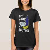 Dagelijkse Routine Meme Sarcasisch Grappig T-shirt (Voorkant)