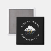 Dagelijkse Shitstorm Overlevers Club Grappig Sarca Magneet (Voorkant / Achterkant)