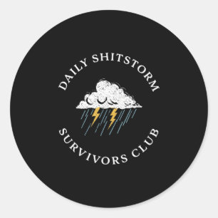 Dagelijkse shitstorm overlevingsclub grappig sarca ronde sticker