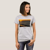 Dagen eindigen op reisplaats T-Shirt (Voorkant volledig)