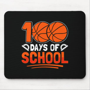Dagen van schoolbasketbal voor studenten coach Pet Muismat