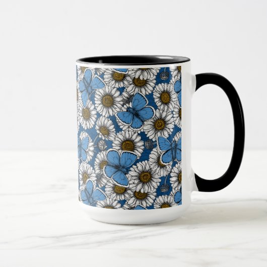 Dagen, witte wilde bloemen en blauwe vlinders mok (Rechts)