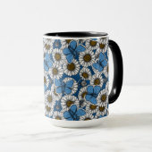 Dagen, witte wilde bloemen en blauwe vlinders mok (Voorkant rechts)