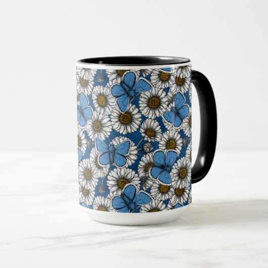 Dagen, witte wilde bloemen en blauwe vlinders mok (Voorkant rechts)