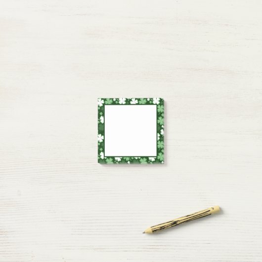 Dags shamrocks van St. Patrick Post-it® Notes (Op bureau)