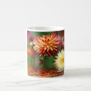 Dahlia bloem boven water koffiemok