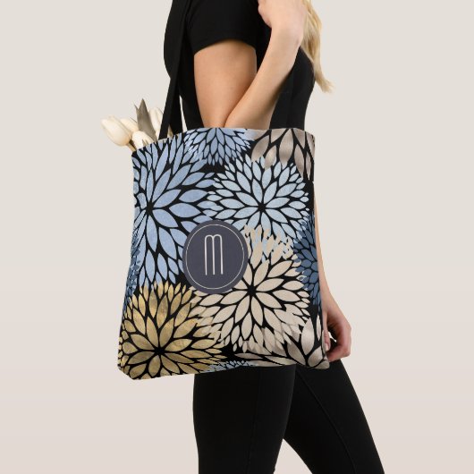 Dahlia Blue Gold Floral Monogram Tote Bag (Dichtbij)