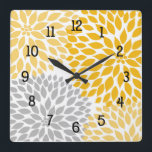 Dahlia Bouquet, mosterdgele bloem Vierkante Klok<br><div class="desc">Dahlia bouquet by Shelley Winters design in mosterdgeel en grijs design voegt een verse pop kleur toe aan uw kamer. Ga naar de pagina Mijn collectie voor meer informatie over het coördineren van objecten.</div>