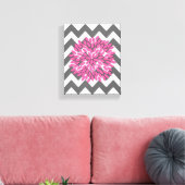 Dahlia op Chevrons in roze en grijs canvas (Insitu (Woonkamer))