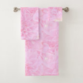 Dahlias in zacht roze bad handdoek (Insitu)
