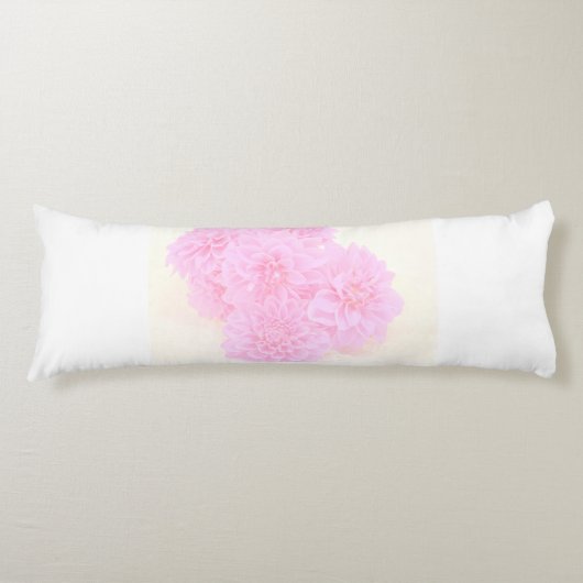 Dahlias in zacht roze lichaamskussen (Voorkant)