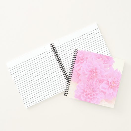 Dahlias in zacht roze notitieboek (Binnen)