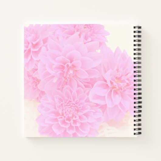 Dahlias in zacht roze notitieboek (Achterkant)