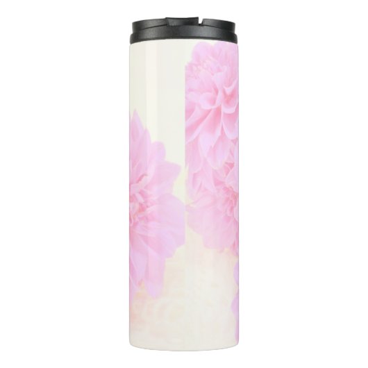 Dahlias in zacht roze thermosbeker (Achterkant)