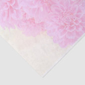 Dahlias in zacht roze tissuepapier (Detail)
