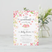 Dainty Pink Floral Sweeite Baby shower Invitati Kaart (Staand voorkant)