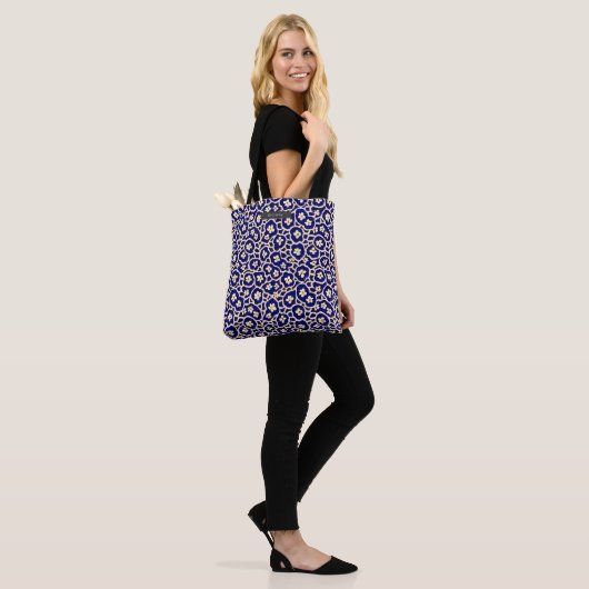 Daisies Boho Pattern Tote Bag (Op model)