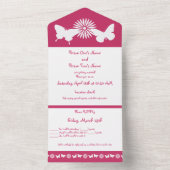 Daisies en Butterflies in Raspberry All In One Uitnodiging (Binnen)