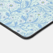 Daisies in white and blue on sea glass bureaumat (Hoek)