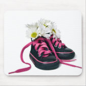 Daisies in zwarte Sneakers Muismat (Voorkant)