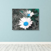 Daisies (met blauw) Gewikkeld Canvas Afdruk (Insitu (Houten vloer))