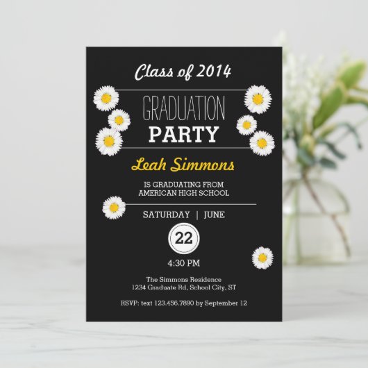 Daisies on Black Afstuderen Invitation Kaart (Staand voorkant)