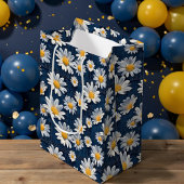 Daisies on Blue Denim Birthday  Medium Cadeauzakje