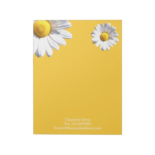 Daisies op gele achtergrond gepersonaliseerd notitieblok (Linkerzijde)