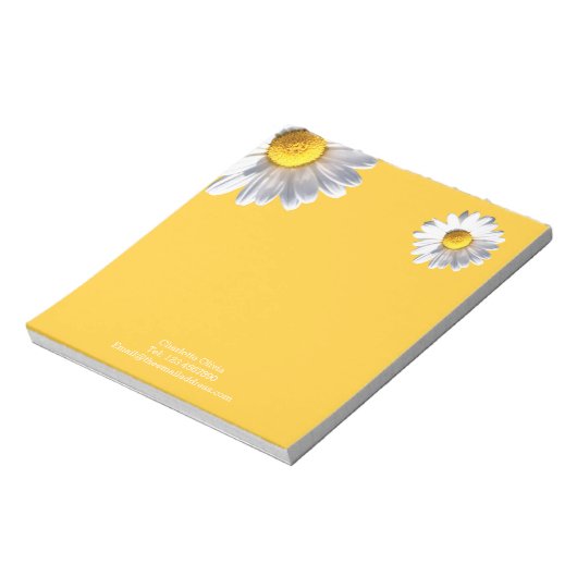 Daisies op gele achtergrond gepersonaliseerd notitieblok (Linkerzijde)