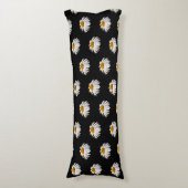 Daisies op zwart lichaamskussen (Voorkant Verticaal)