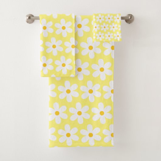 Daisies Retro Floral Pattern White Gellow Bad Handdoek (Insitu)