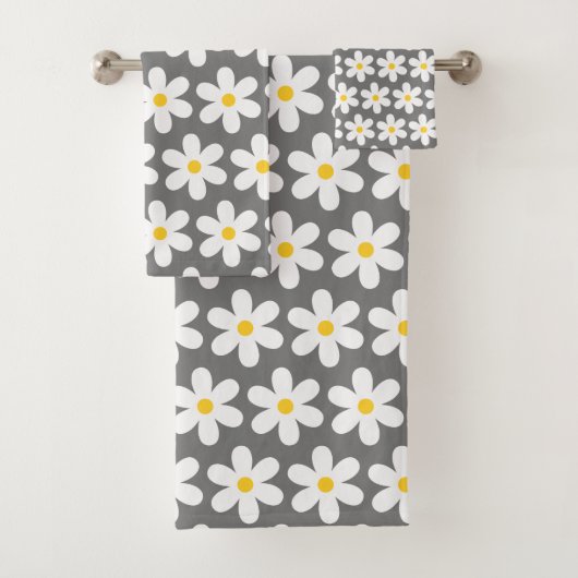 Daisies Retro Floral Pattern White Grey Bad Handdoek (Insitu)