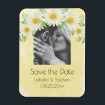 Daisies White Yellow Floral Photo Save the Date Magneet<br><div class="desc">Perfecte witte vlekken op een gele waterverf met nood. Voeg je favoriete foto toe voor die persoonlijke aanraking. Zo lief en perfect "Save the Date" om al je gasten een persoonlijke herinnering te sturen om je speciale dag te vieren. Ze zullen van dit speciale hoopje houden om je bruiloft te...</div>