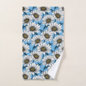 Daisies, wilde bloemen op blauw bad handdoek (Handdoek)