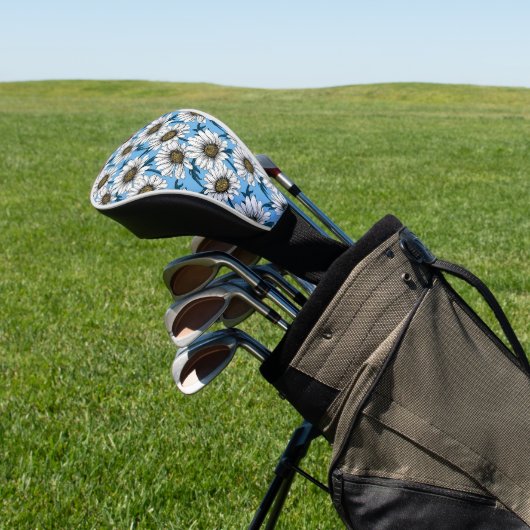 Daisies, wilde bloemen op blauw golfheadcover (Insitu)