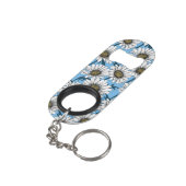 Daisies, wilde bloemen op blauw mini flessenopener (Achterkant Gekanteld)